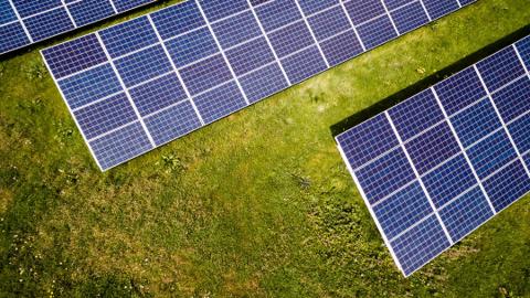 Cubierta industrial con instalación fotovoltaica